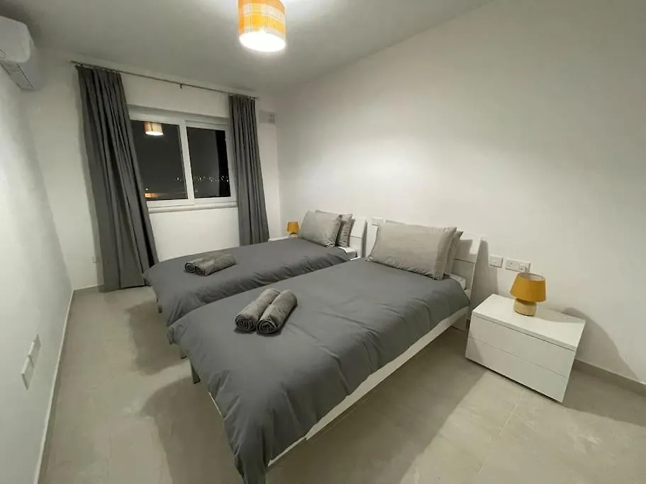 Sunnyside Penthouse Apartment Tarxien 0*,